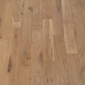 125mm x 10/2.5mm x random lengths Lightly Brushed Oak Invisible Lacquered Rustic Grade Engineered Wood Flooring 